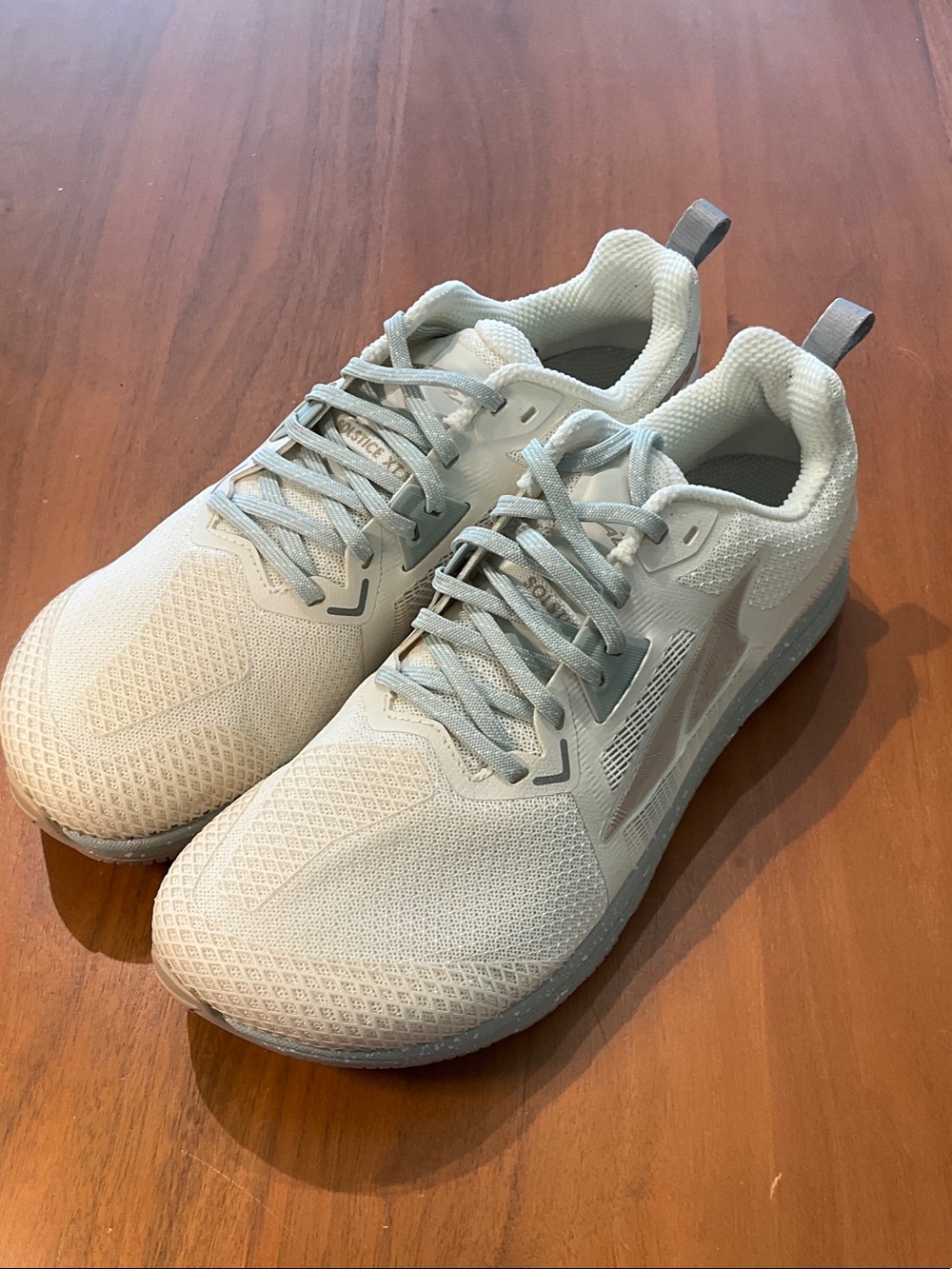 Solstice XT3 Altra Women's Light Gray Athletic Running Sneakers sample